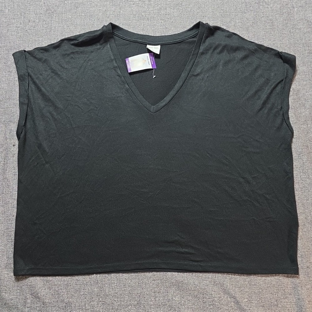 Mod Ref Women's Rolled Cuff‎ Short Sleeve V-Neck Top Lightweight Knit Black